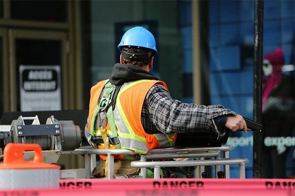 4 Electrical Safety Precautions When Working on Commercial Buildings